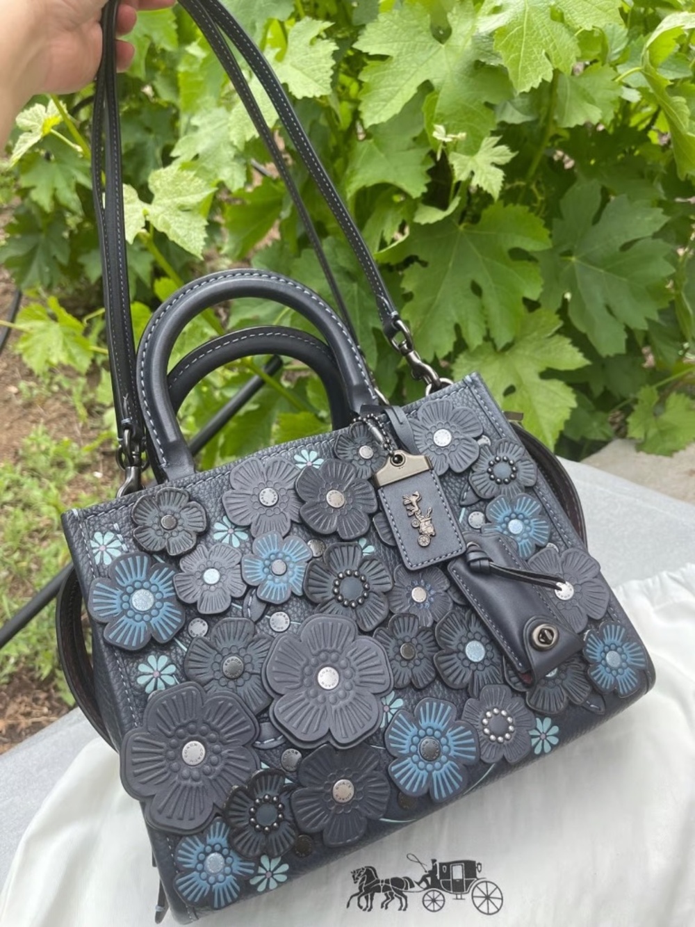 Coach Rogue 25 Tea Rose HTF Color - Midnight Navy - Incl. Scarf and Flower Charm - Picture 9 of 15